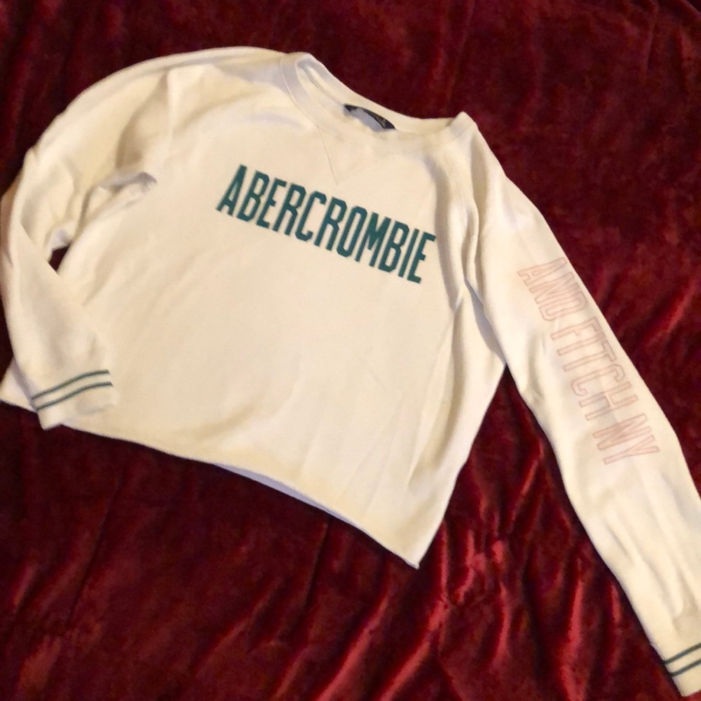 Abercrombie & Fitch white cropped sweatshirt